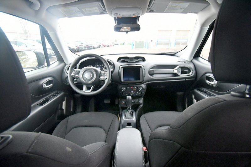 Used 2023 Jeep Renegade Latitude AWD/4WD image 3