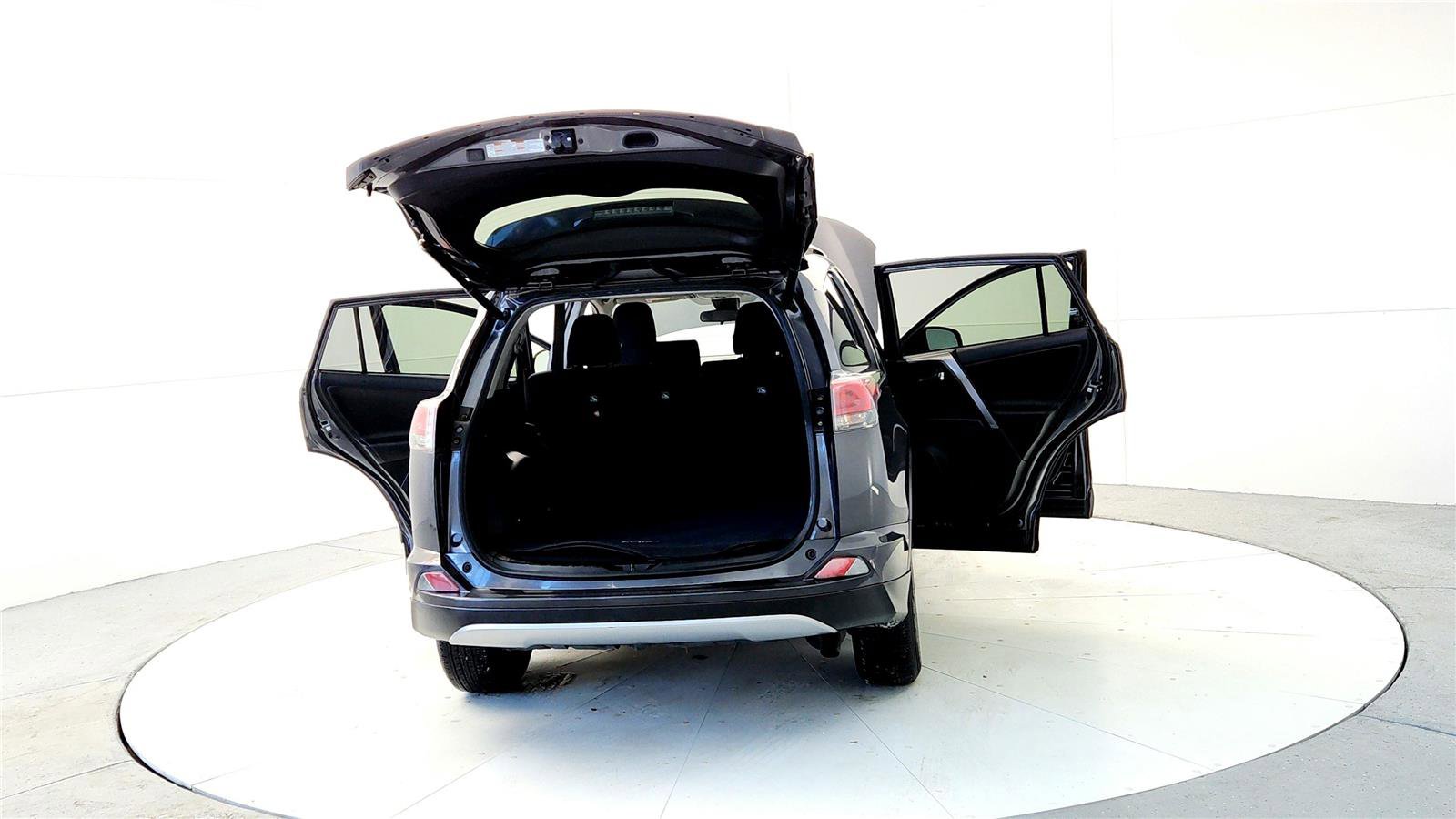 Used 2018 Toyota RAV4 XLE image 11