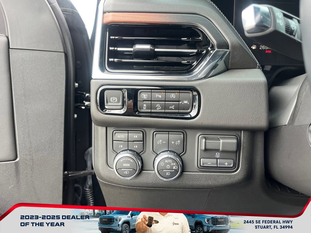 Used 2025 GMC Yukon XL Denali w/ Denali Reserve Package image 23