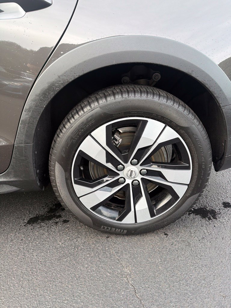 Certified 2025 Volvo V60 B5 Cross Country Plus AWD/4WD image 4