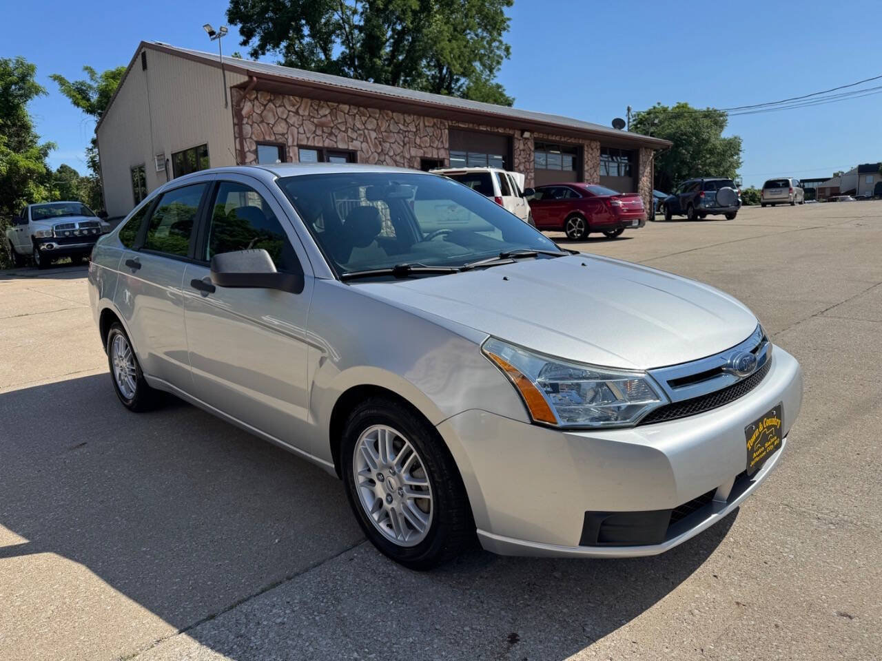 Used 2010 Ford Focus SE FWD image 3
