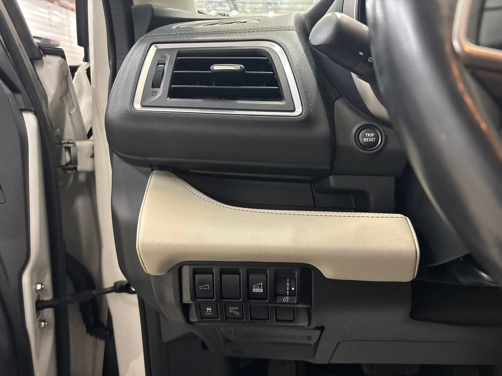 Used 2019 Subaru Ascent Touring w/ Popular Package #3 AWD/4WD image 16