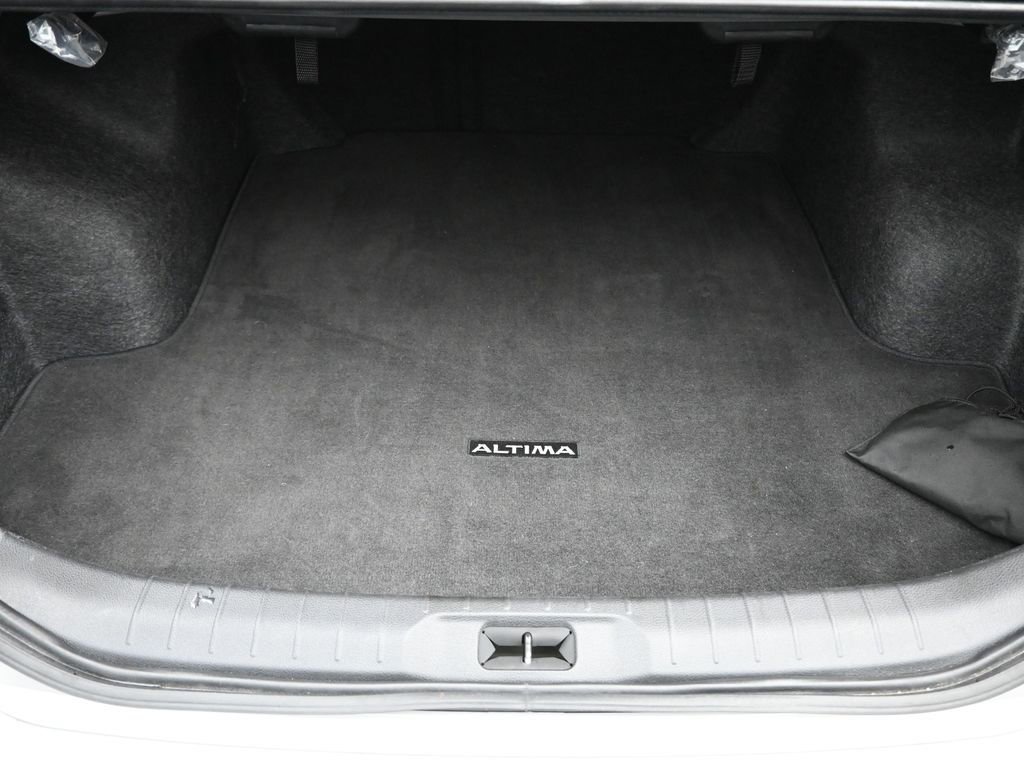 Used 2024 Nissan Altima 2.5 SV image 14