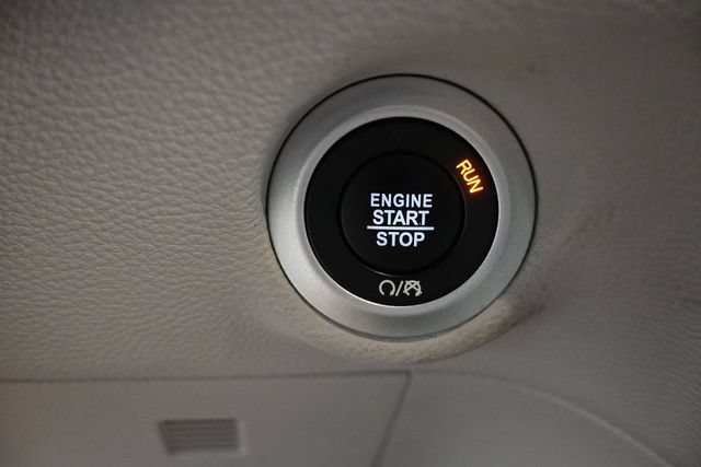 Used 2024 Chrysler Pacifica Limited FWD image 28
