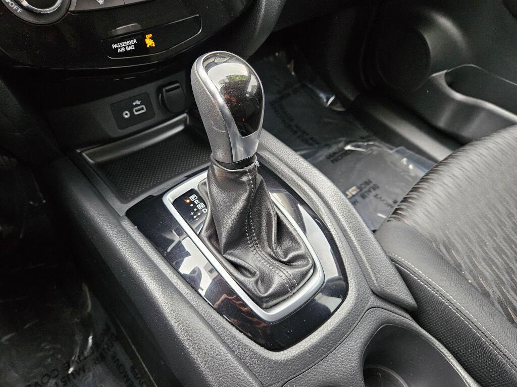 Used 2018 Nissan Rogue S AWD/4WD image 22