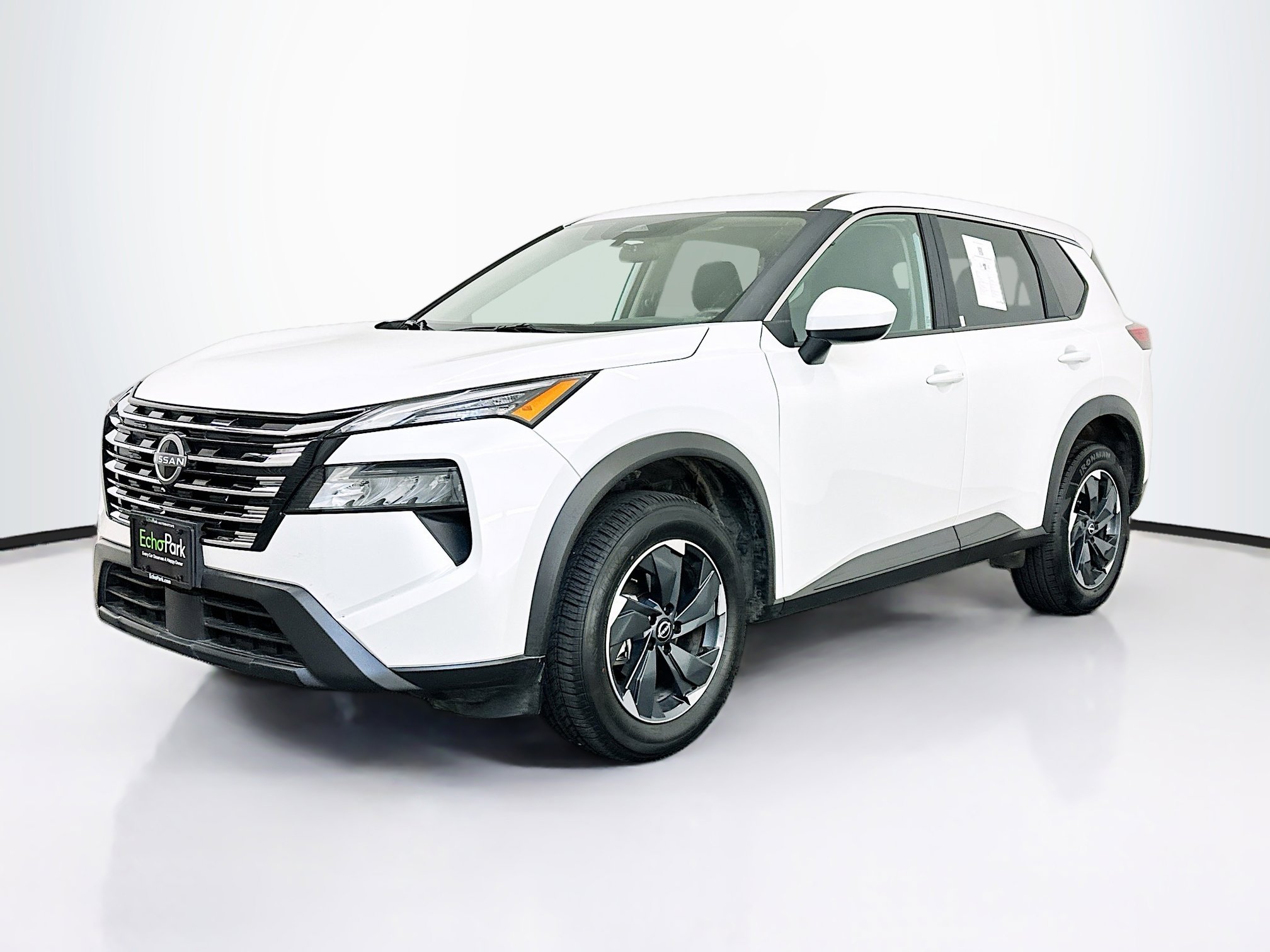 Used 2025 Nissan Rogue SV image 3
