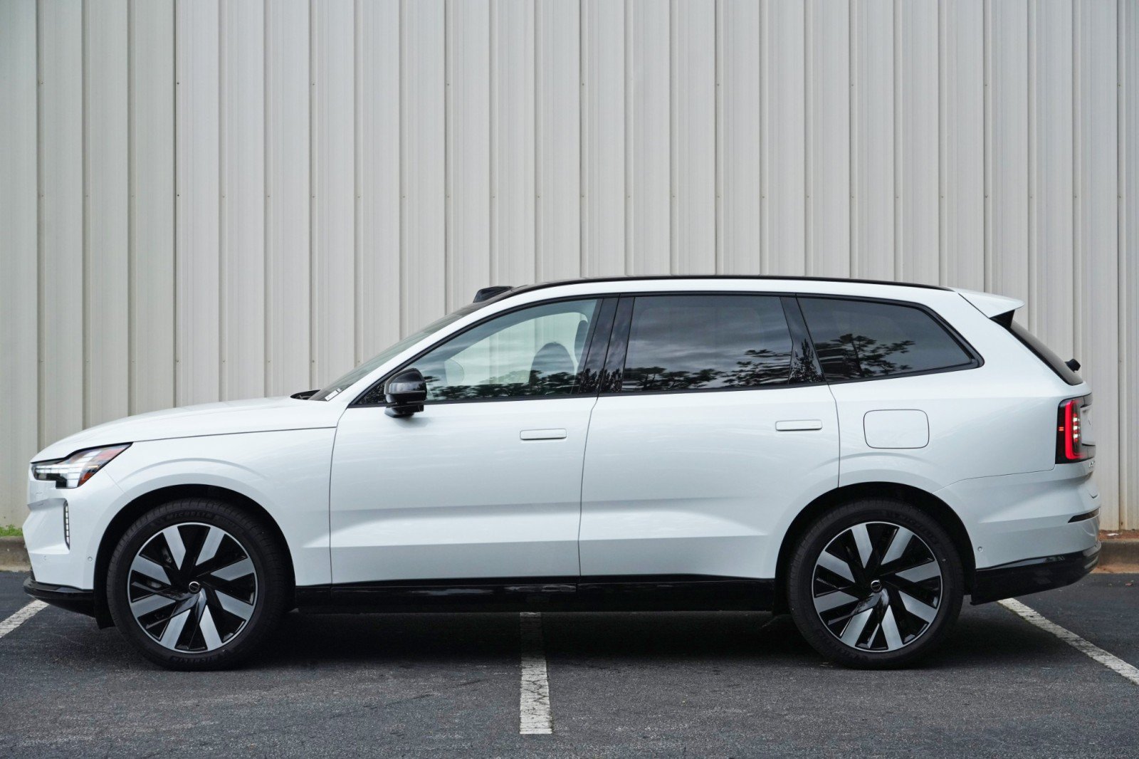 Used 2025 Volvo EX90 Ultra AWD/4WD image 47