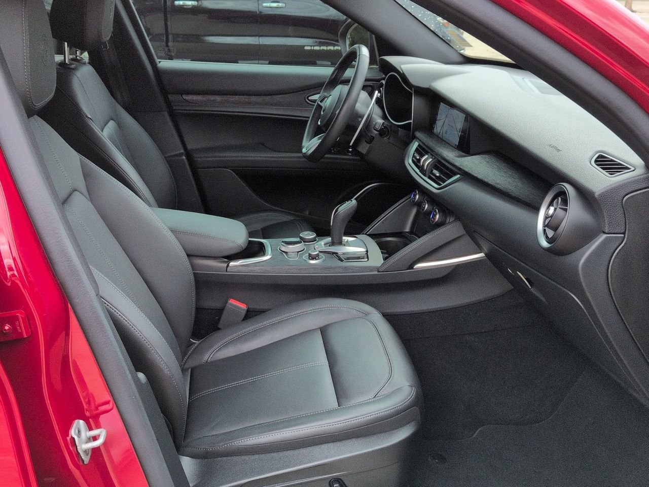 Used 2023 Alfa Romeo Stelvio Sprint RWD image 25
