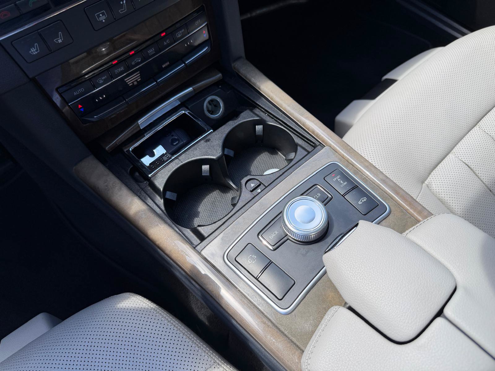 Used 2010 Mercedes-Benz E 550 Sedan image 34