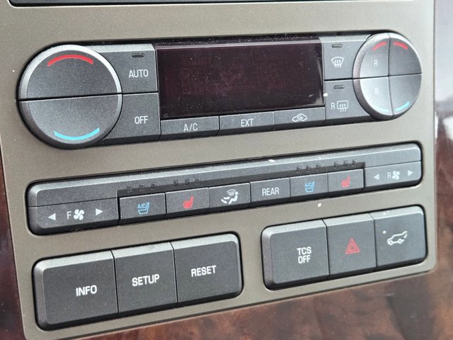 Used 2012 Lincoln Navigator 2WD image 15