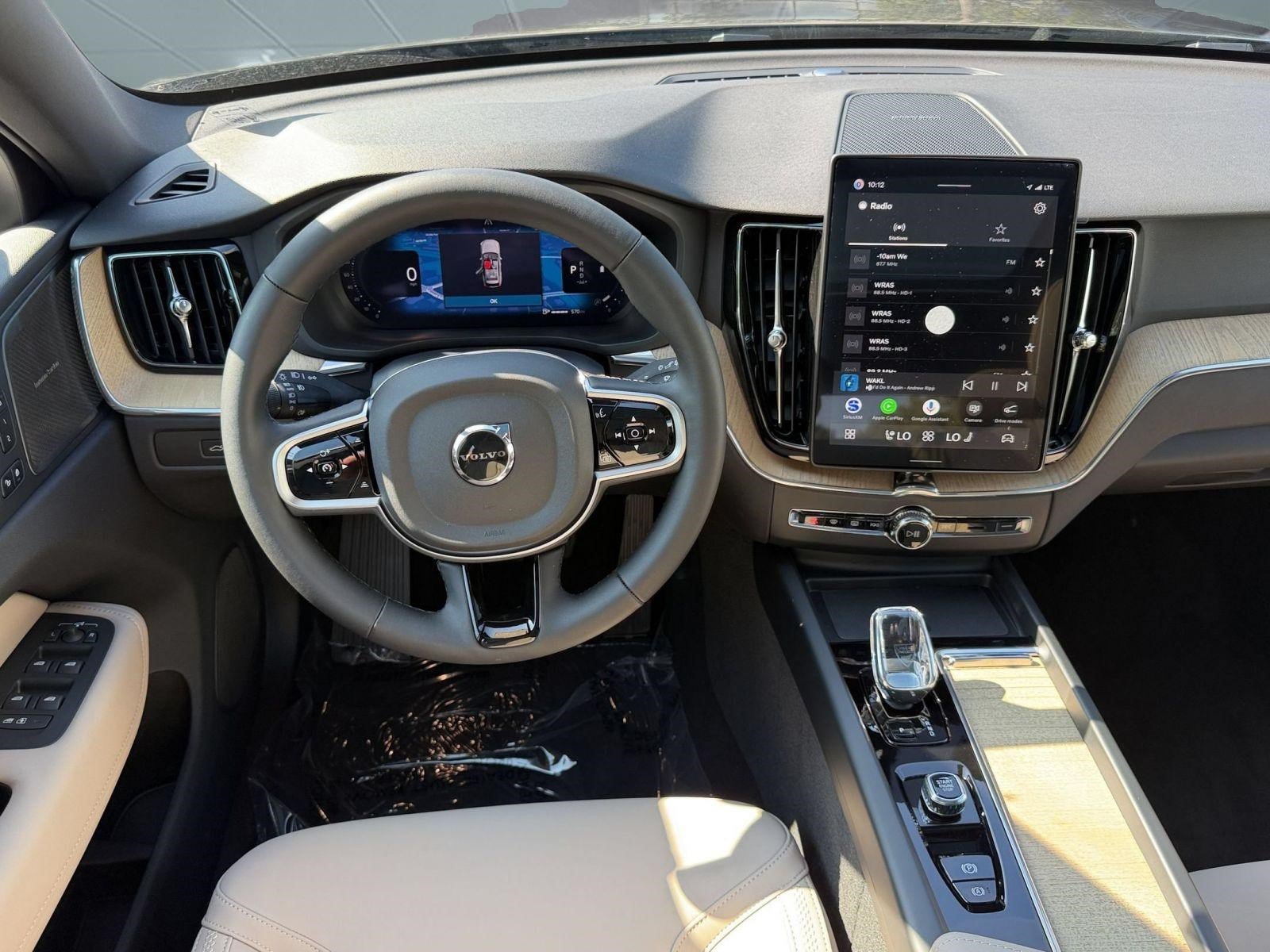 New 2026 Volvo XC60 B5 Plus w/ Protection Package Premier AWD/4WD image 29
