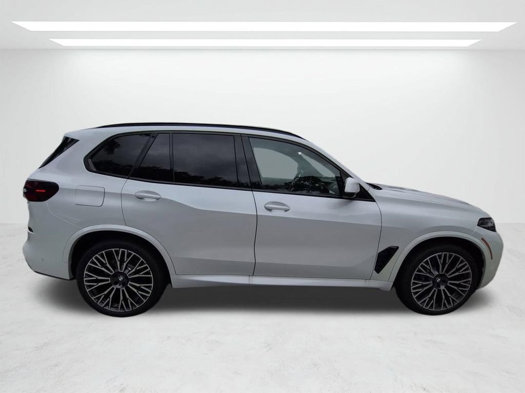 New 2026 BMW X5 xDrive40i w/ M Sport Package AWD/4WD image 3