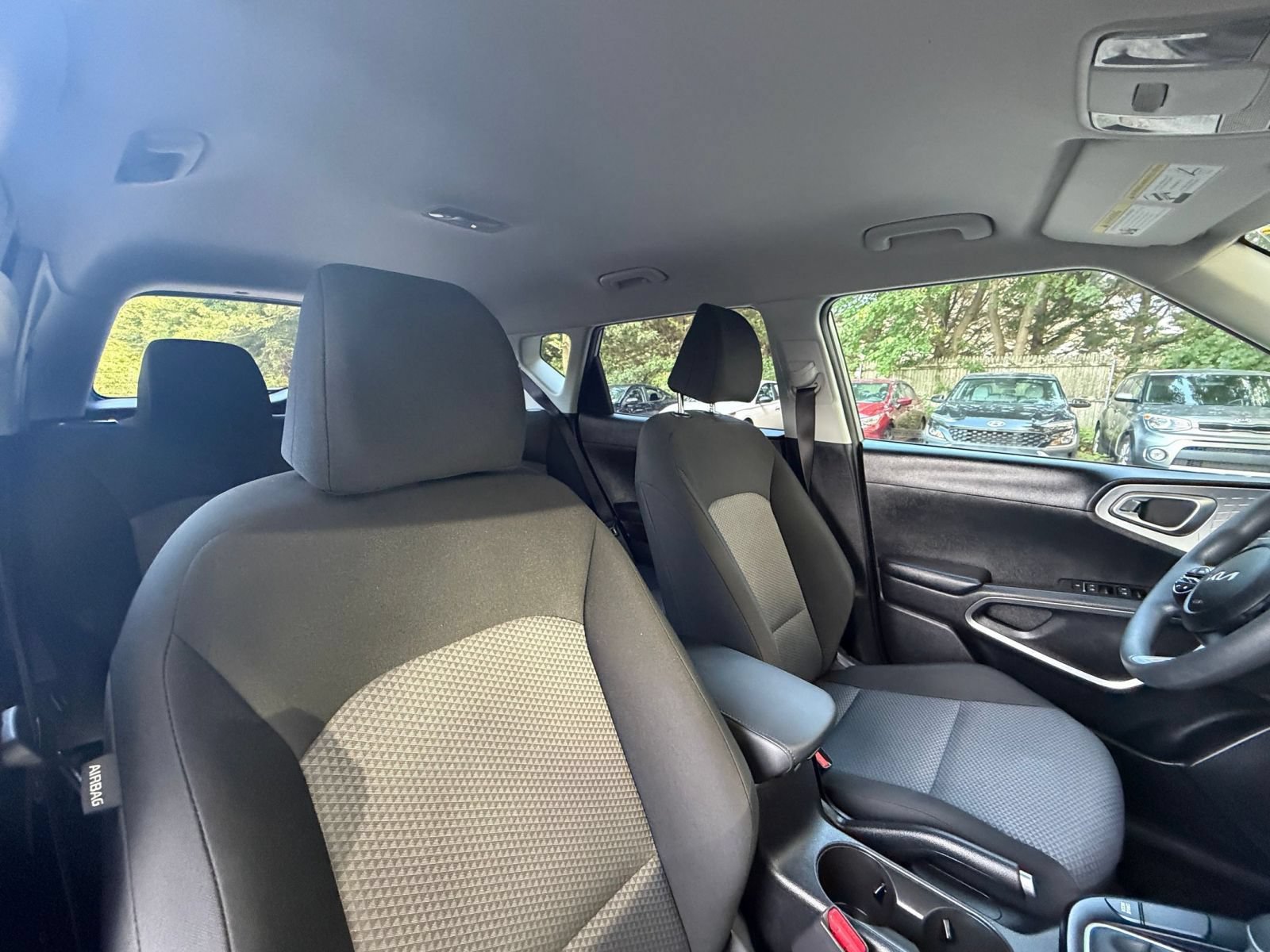Used 2025 Kia Soul LX w/ LX Technology Package FWD image 34