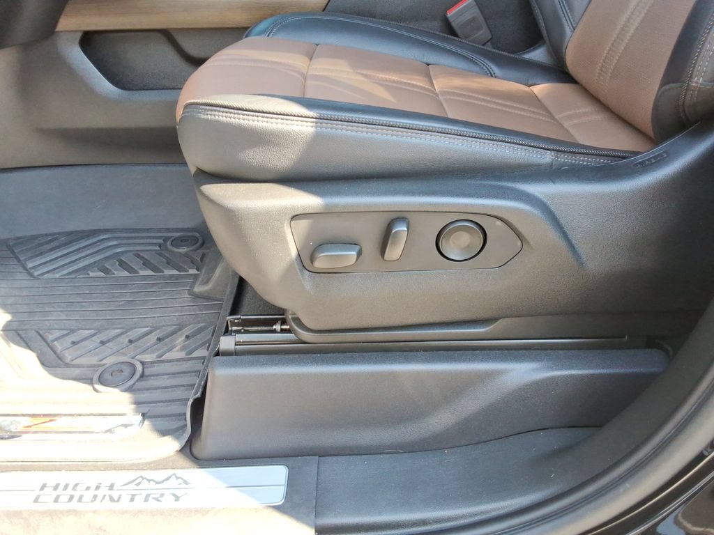 Used 2024 Chevrolet Silverado 3500 High Country w/ High Country Premium Package AWD/4WD image 27