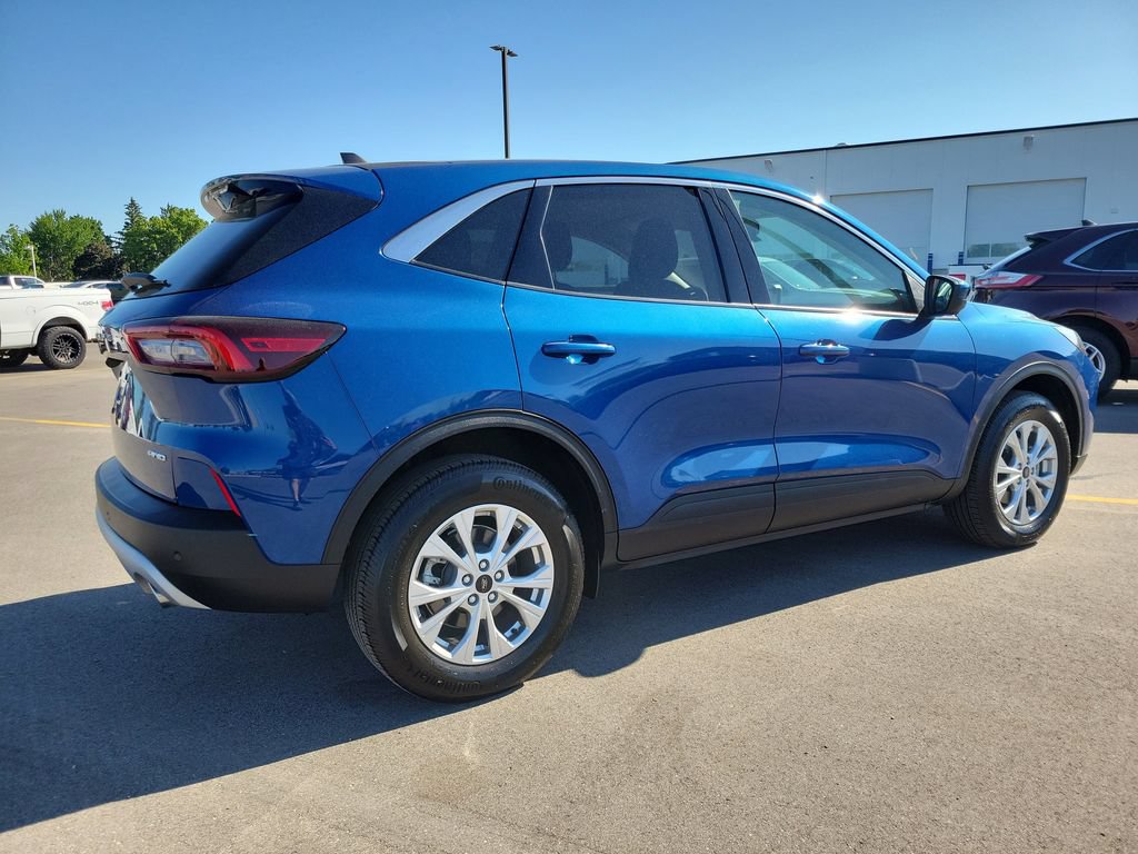 Used 2023 Ford Escape Active w/ Tech Pack #2 AWD/4WD image 4