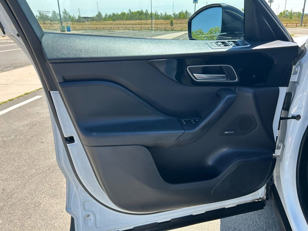 Used 2020 Jaguar F-PACE Premium image 14