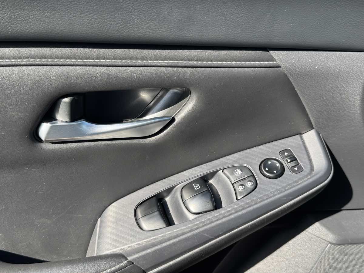 Used 2024 Nissan Sentra SV FWD image 29