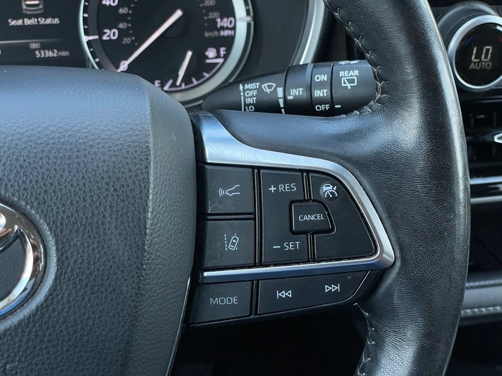 Used 2020 Toyota Highlander XLE FWD image 14