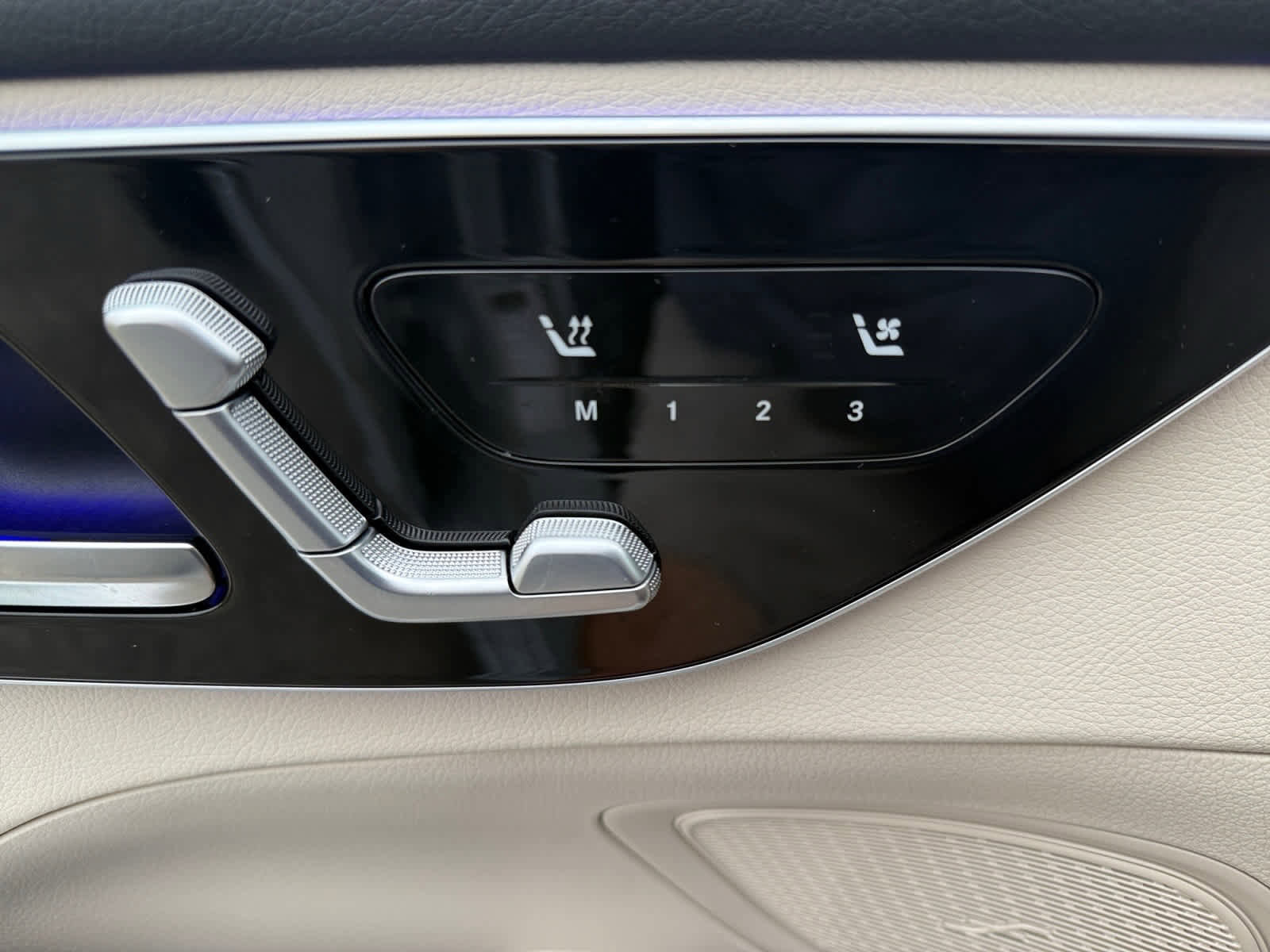 Certified 2025 Mercedes-Benz C 300 4MATIC Sedan image 23