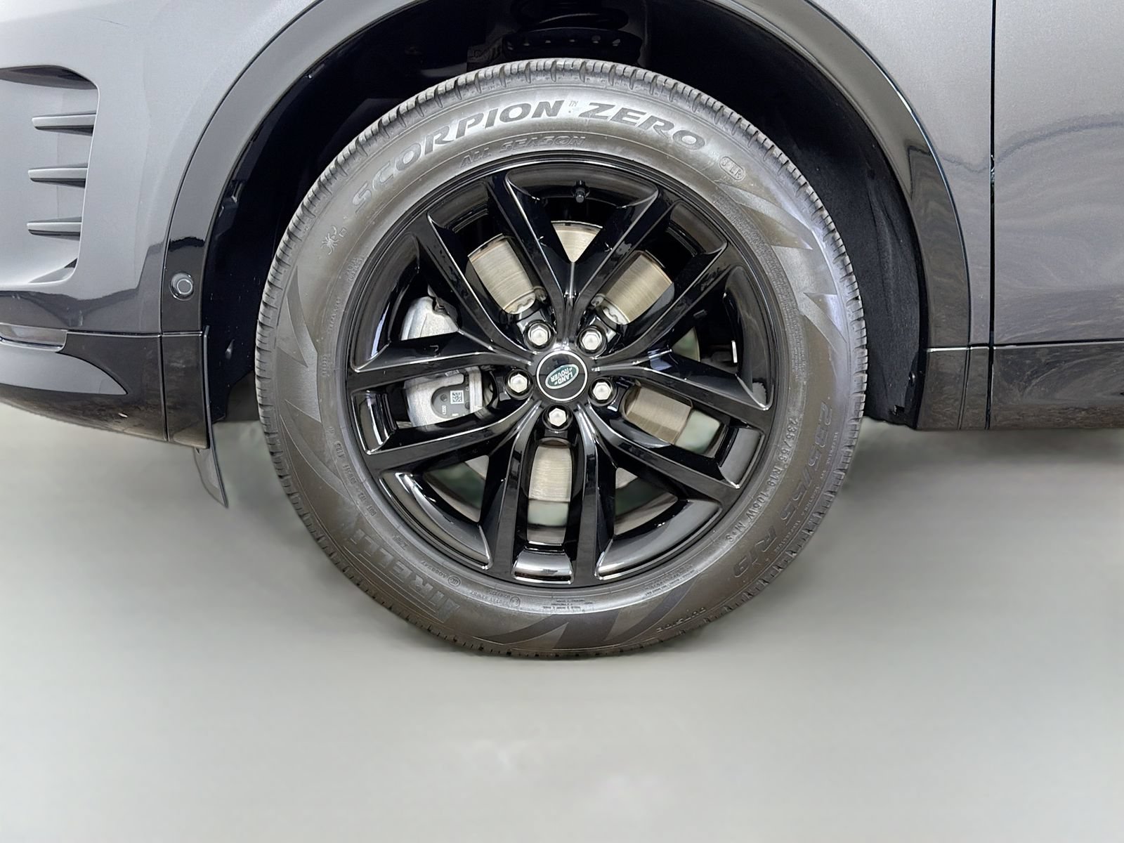 Certified 2025 Land Rover Discovery Sport Dynamic SE AWD/4WD image 36