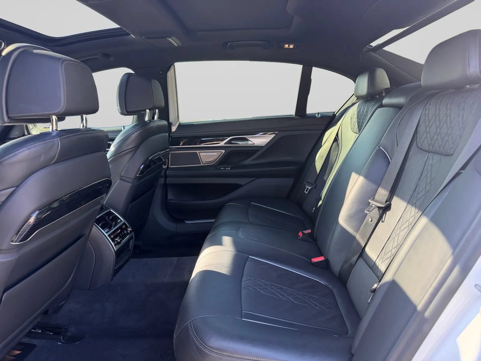 Used 2021 BMW 750i xDrive w/ Executive Package AWD/4WD image 26