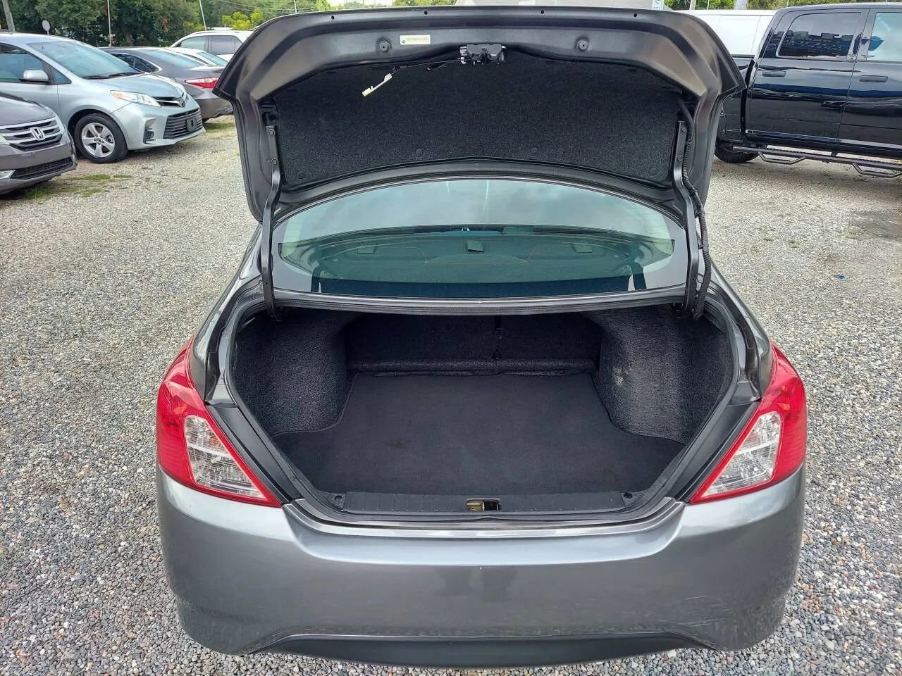 Used 2019 Nissan Versa SV image 10