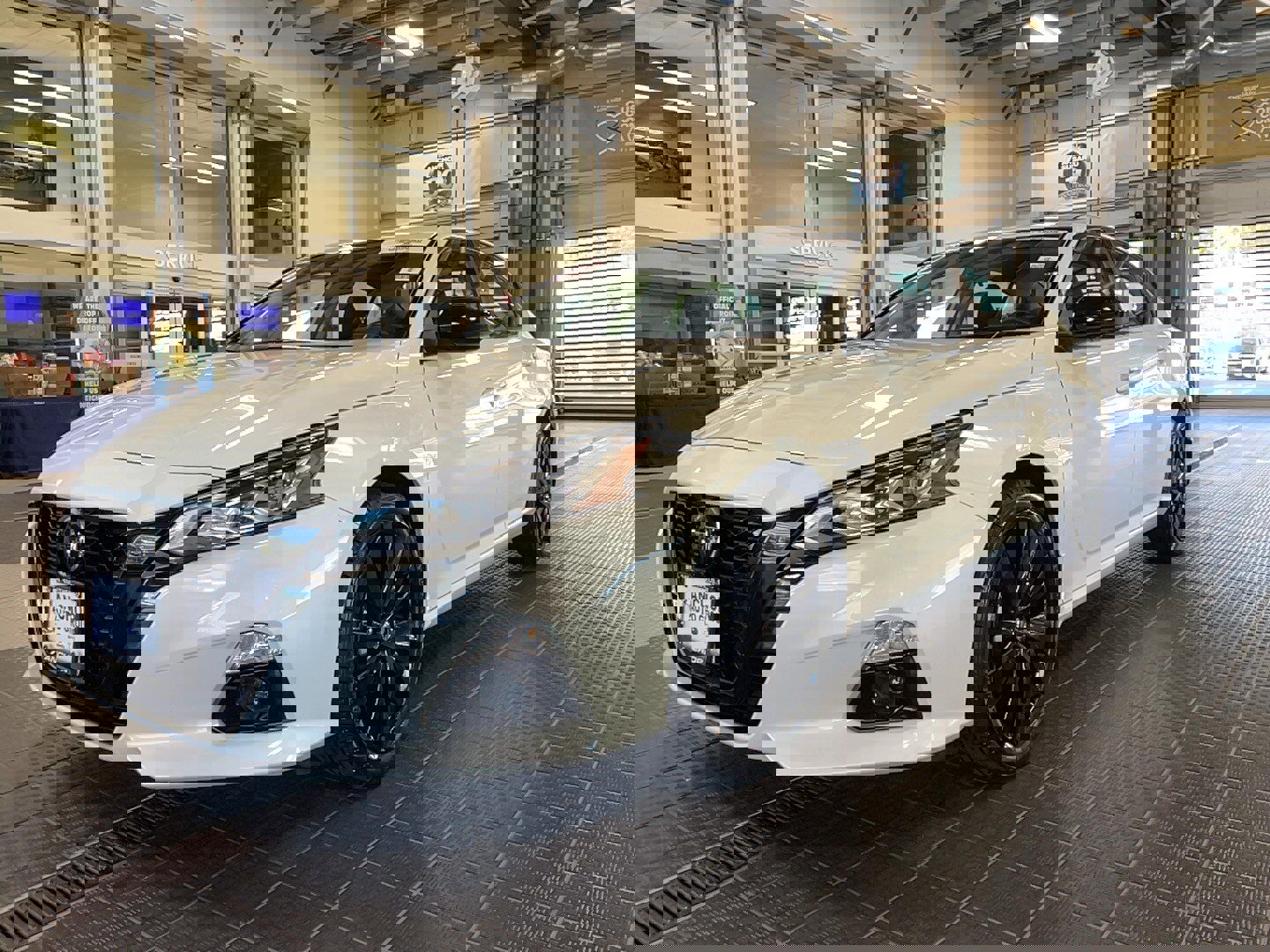 Used 2022 Nissan Altima 2.5 SR w/ Midnight Edition Package image 3