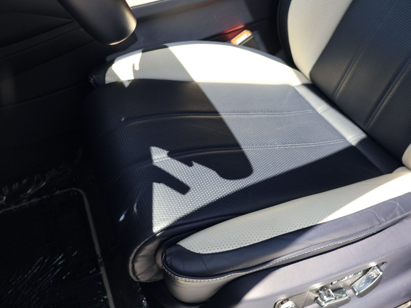 Certified 2022 Bentley Bentayga AWD/4WD image 8