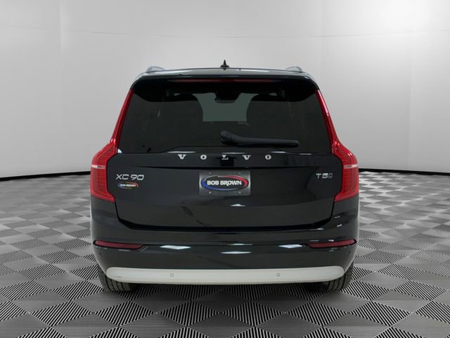 Used 2022 Volvo XC90 T5 Momentum image 4