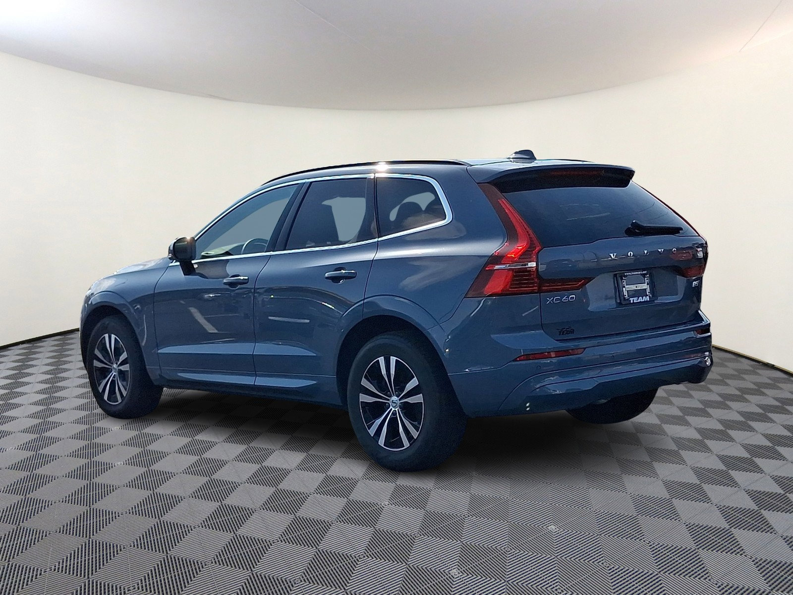 Used 2023 Volvo XC60 B5 Core AWD/4WD image 4