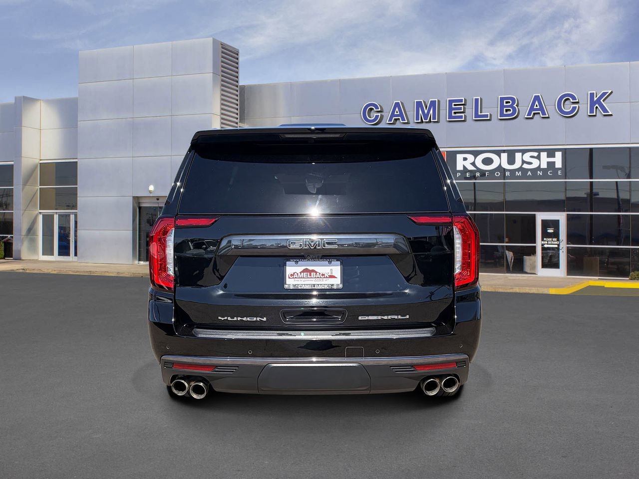 Used 2023 GMC Yukon XL Denali Ultimate w/ LPO, Floor Liner Package AWD/4WD image 5