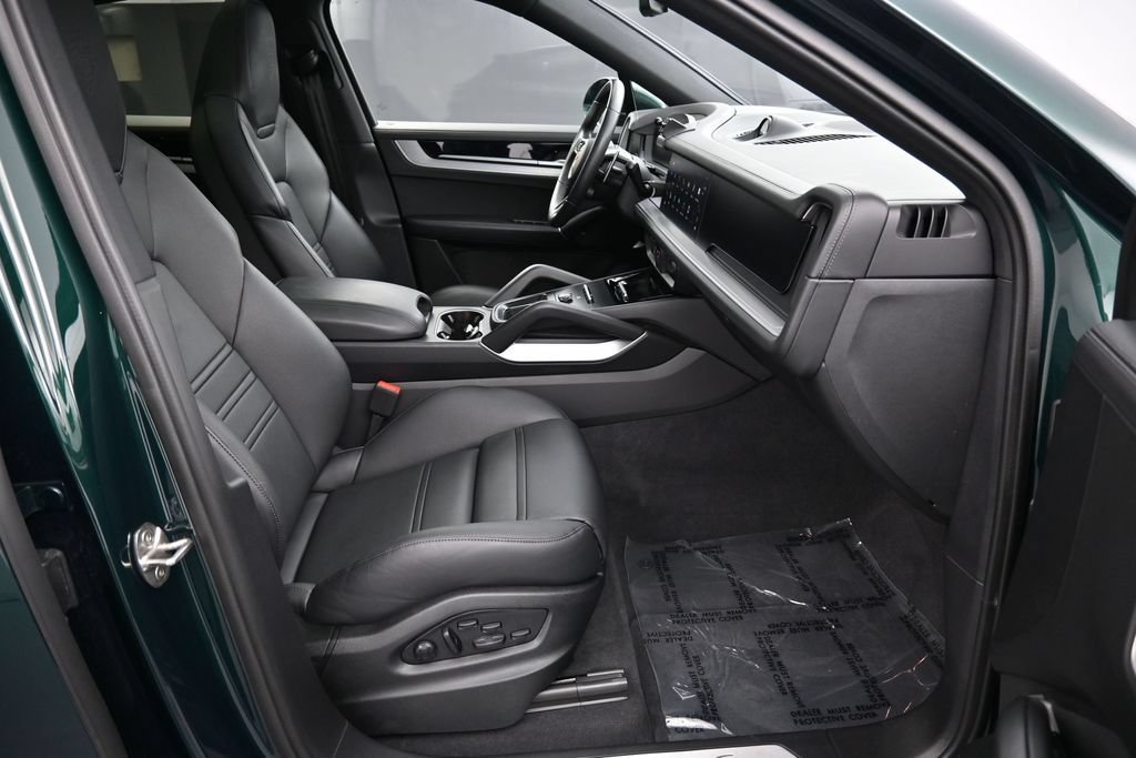 Certified 2025 Porsche Cayenne S AWD/4WD image 30