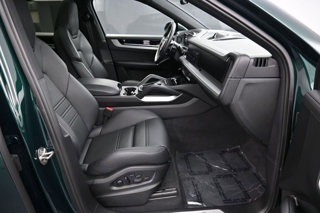 Certified 2025 Porsche Cayenne S AWD/4WD image 30