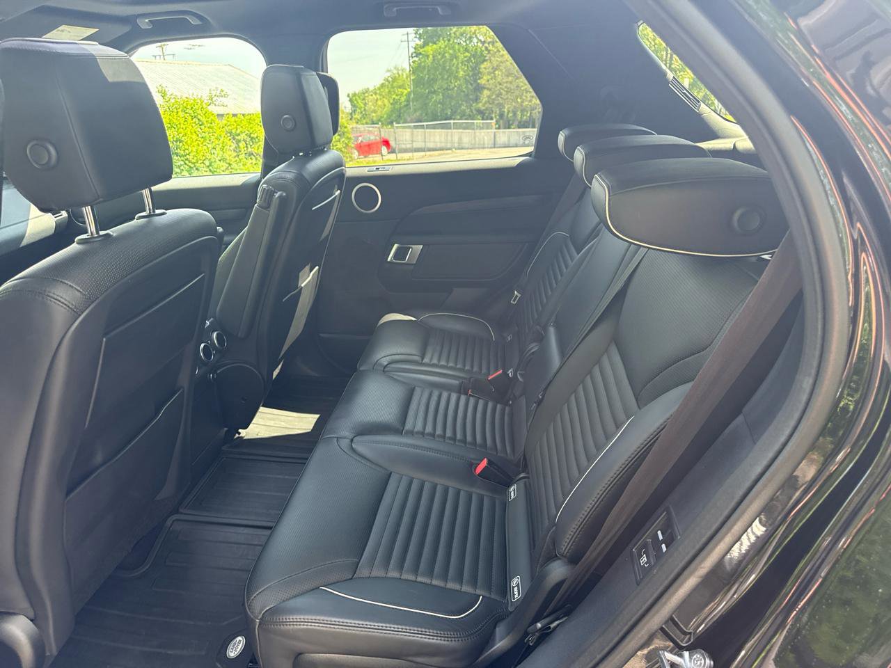 Used 2019 Land Rover Discovery HSE AWD/4WD image 10