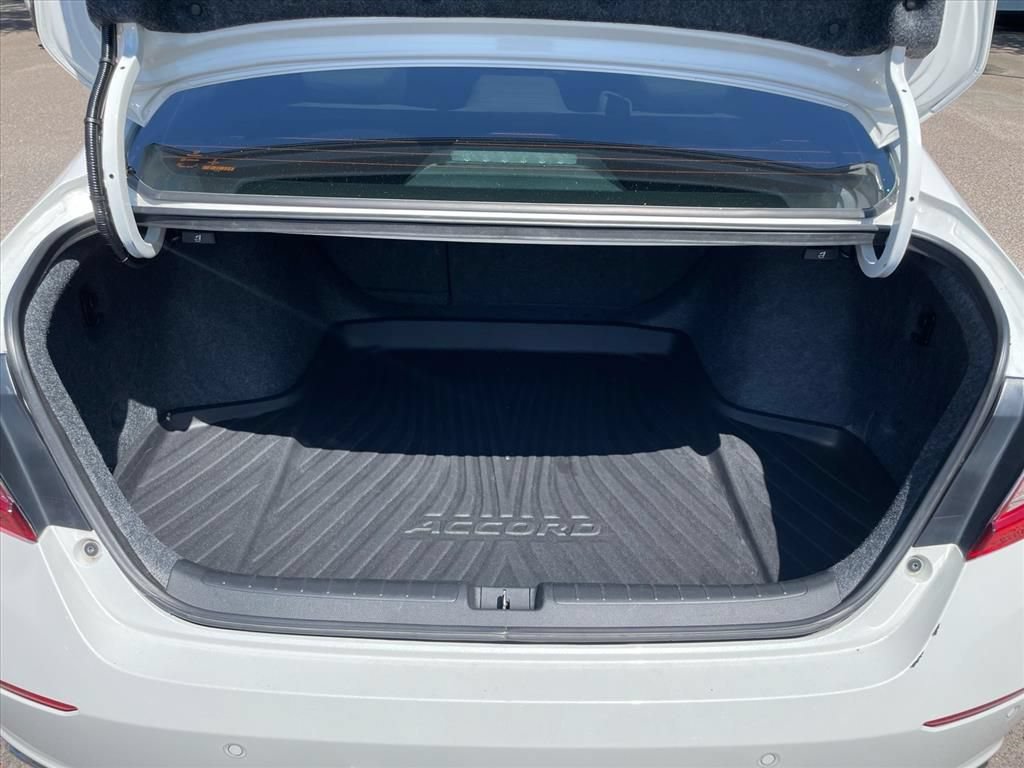 Used 2021 Honda Accord Touring image 11
