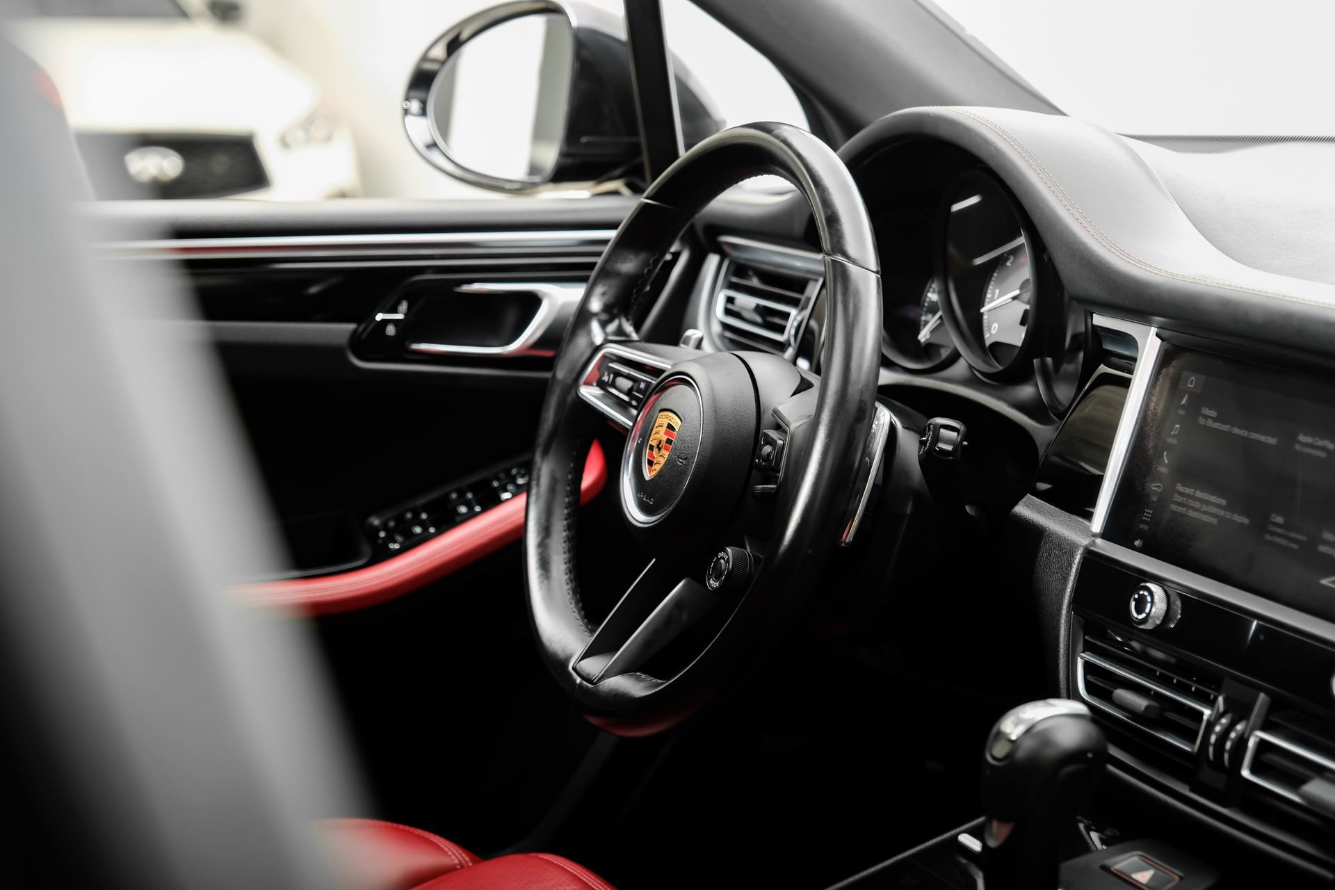 Used 2022 Porsche Macan S AWD/4WD image 17