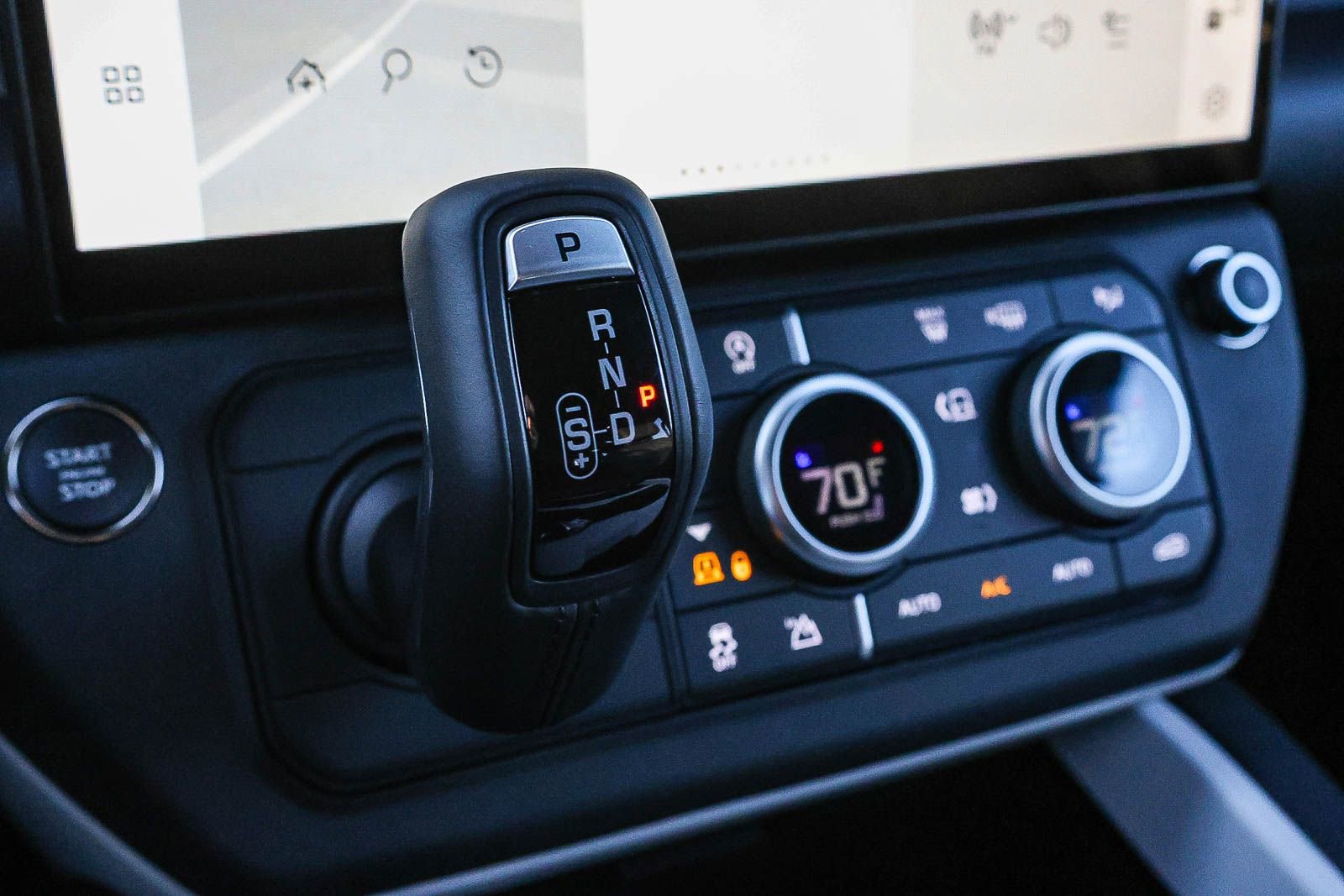 New 2026 Land Rover Defender 110 X-Dynamic SE image 34