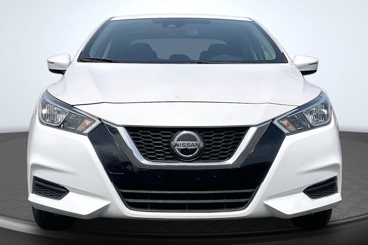 Used 2021 Nissan Versa SV image 3