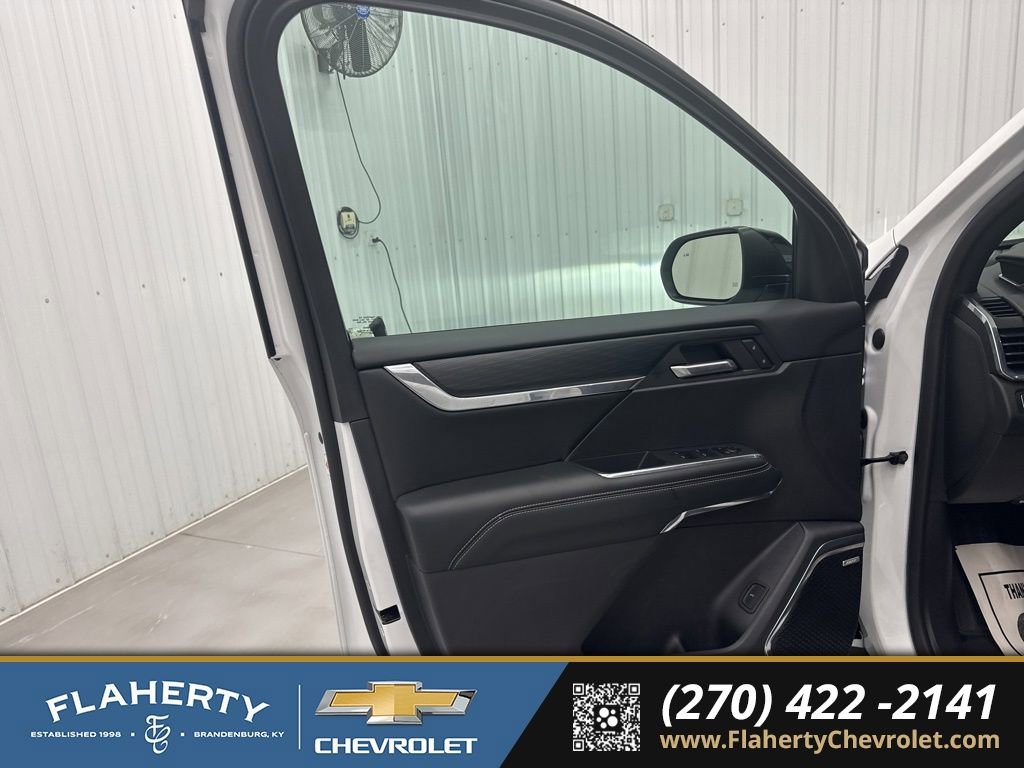 Used 2025 GMC Acadia Elevation image 9