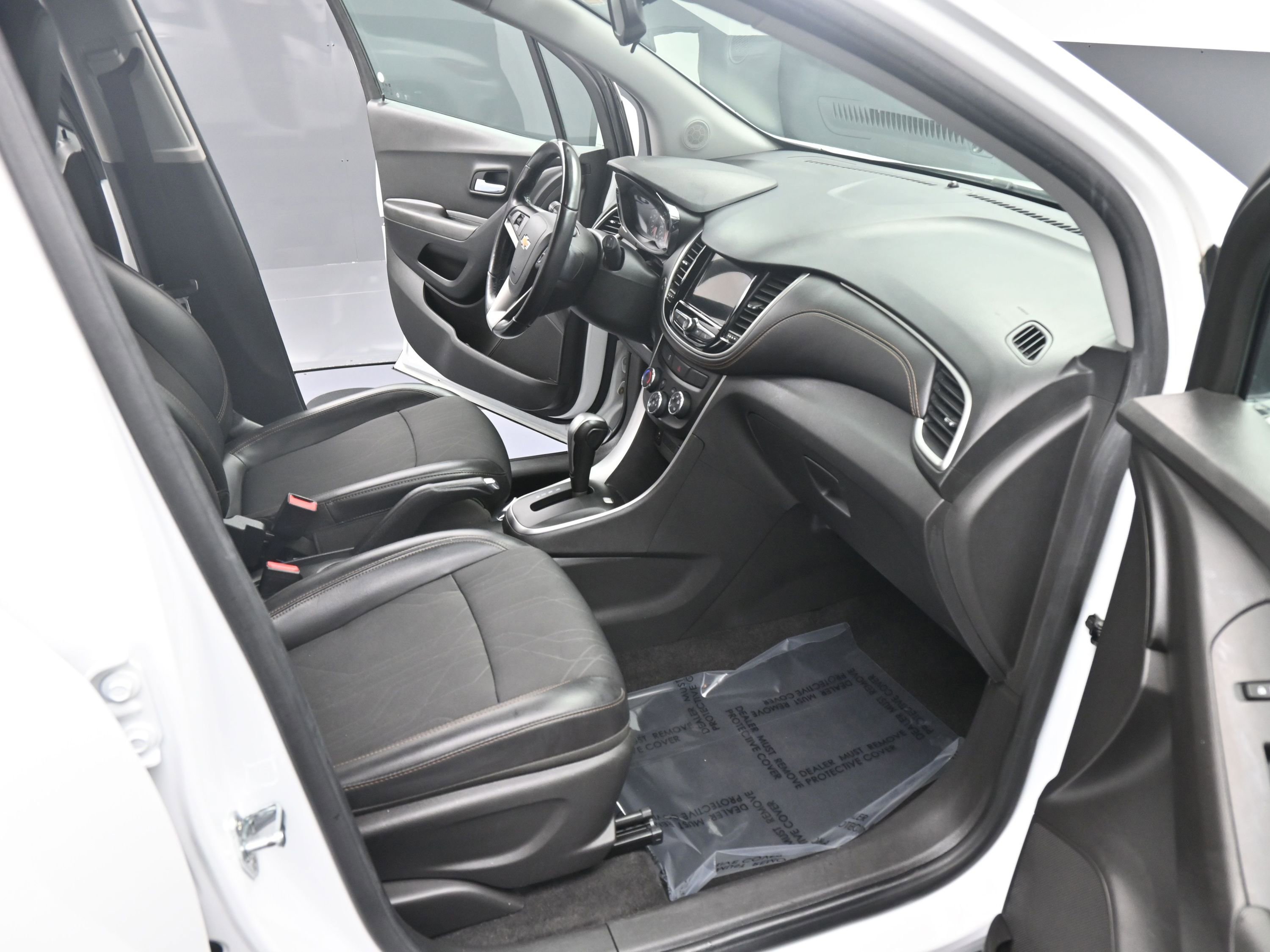 Used 2019 Chevrolet Trax LT w/ LT Convenience Package image 19