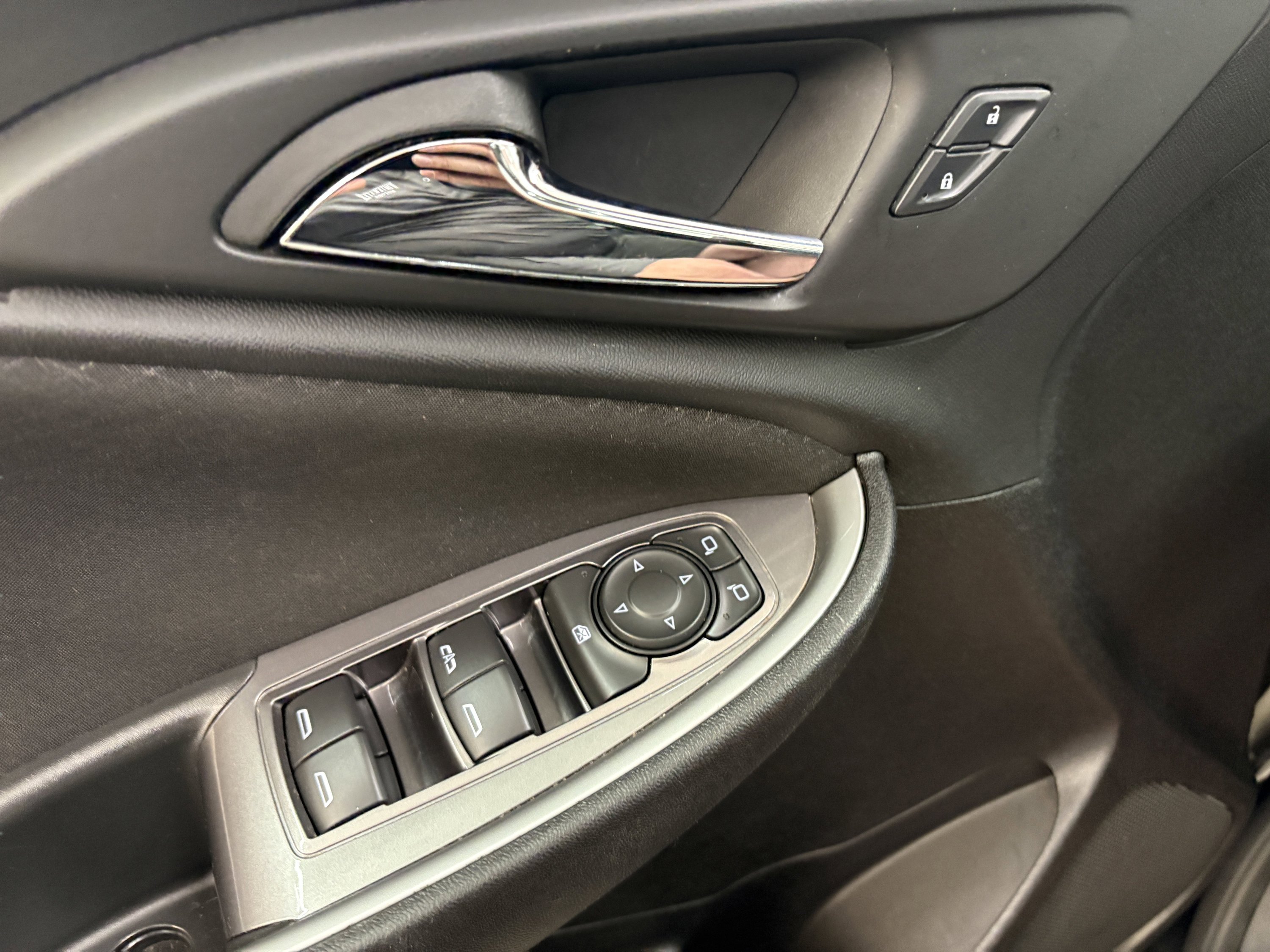 Used 2025 Chevrolet Malibu LT FWD image 24