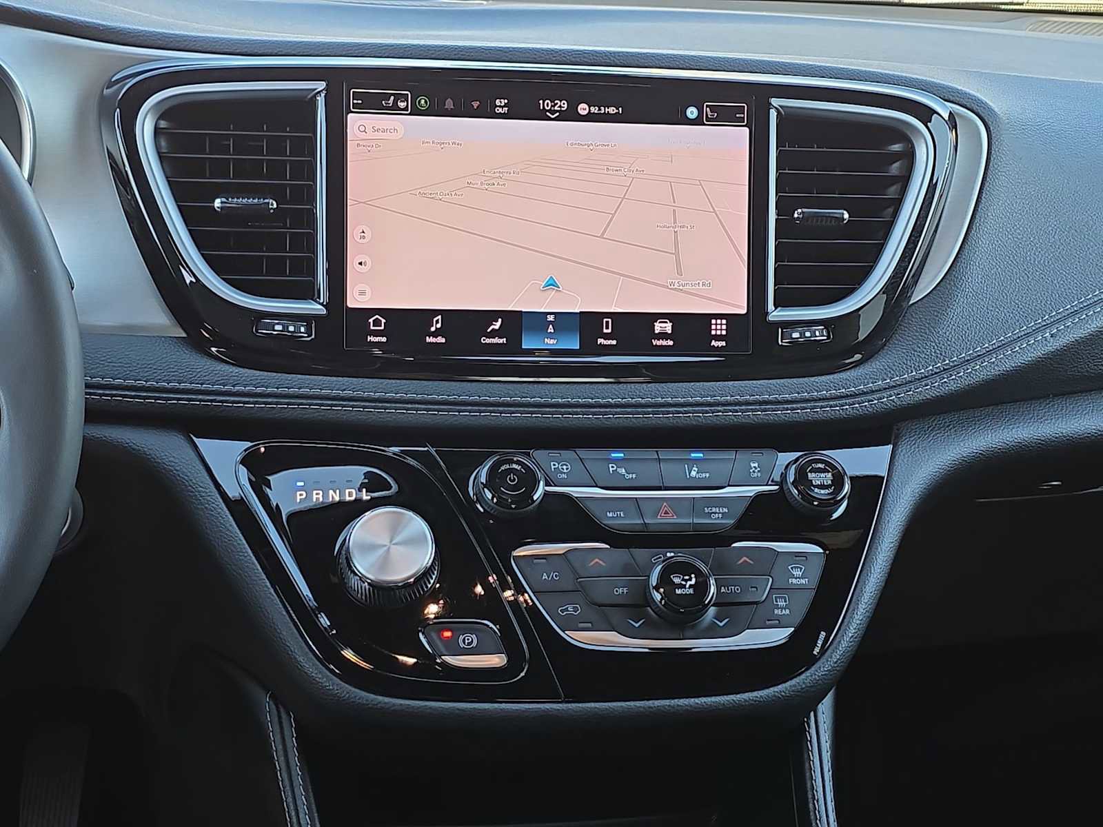 Used 2024 Chrysler Pacifica Premium image 19