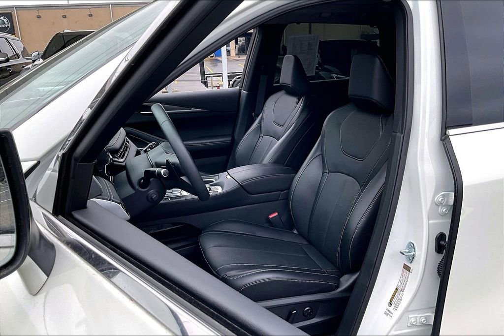 Certified 2025 INFINITI QX60 Luxe w/ Vision Package image 37