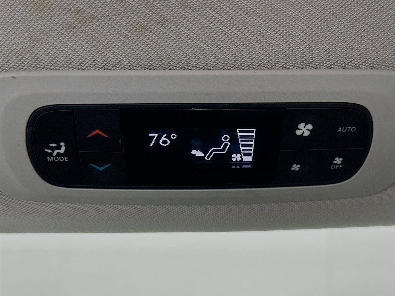 Used 2023 Chrysler Pacifica Touring-L image 32