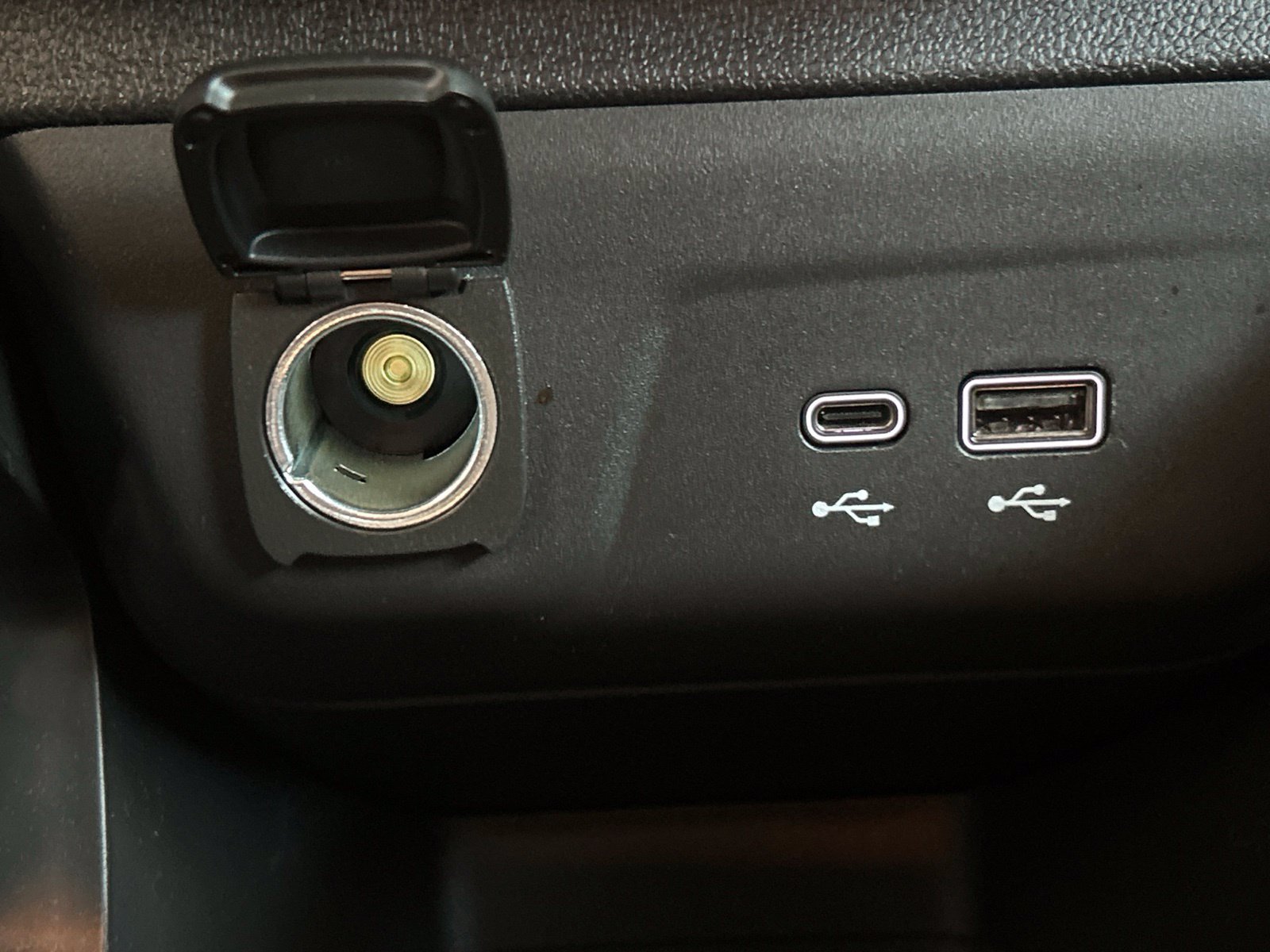Used 2024 Chevrolet TrailBlazer LT w/ LT Cold Weather Package FWD image 24