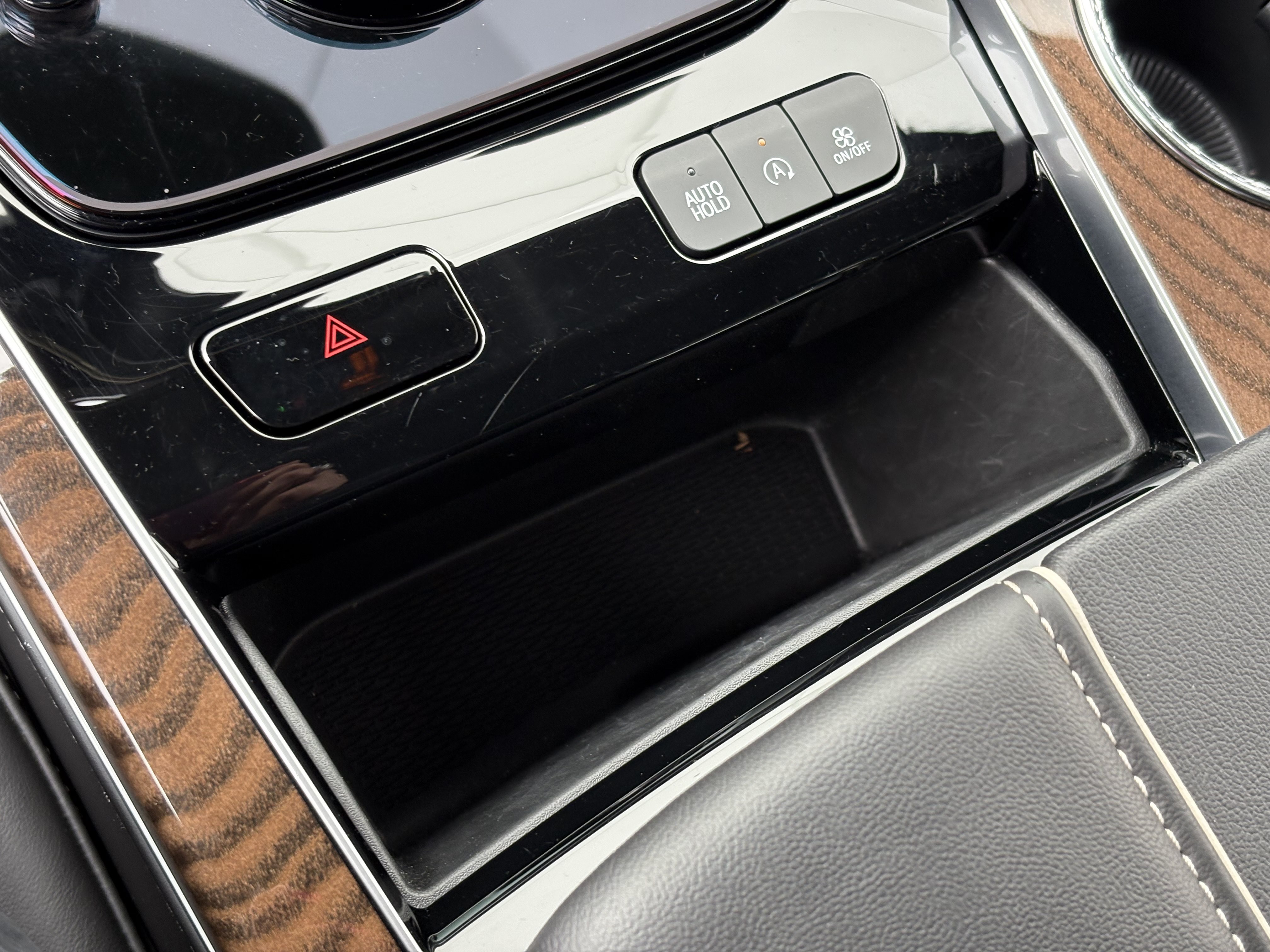 Used 2026 Cadillac Escalade ESV Platinum Luxury w/ LPO, Floor Liner Package AWD/4WD image 28