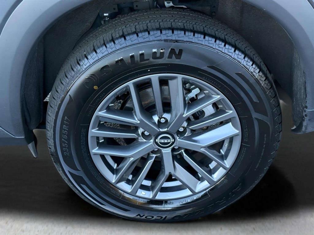 Used 2024 Nissan Rogue S image 17