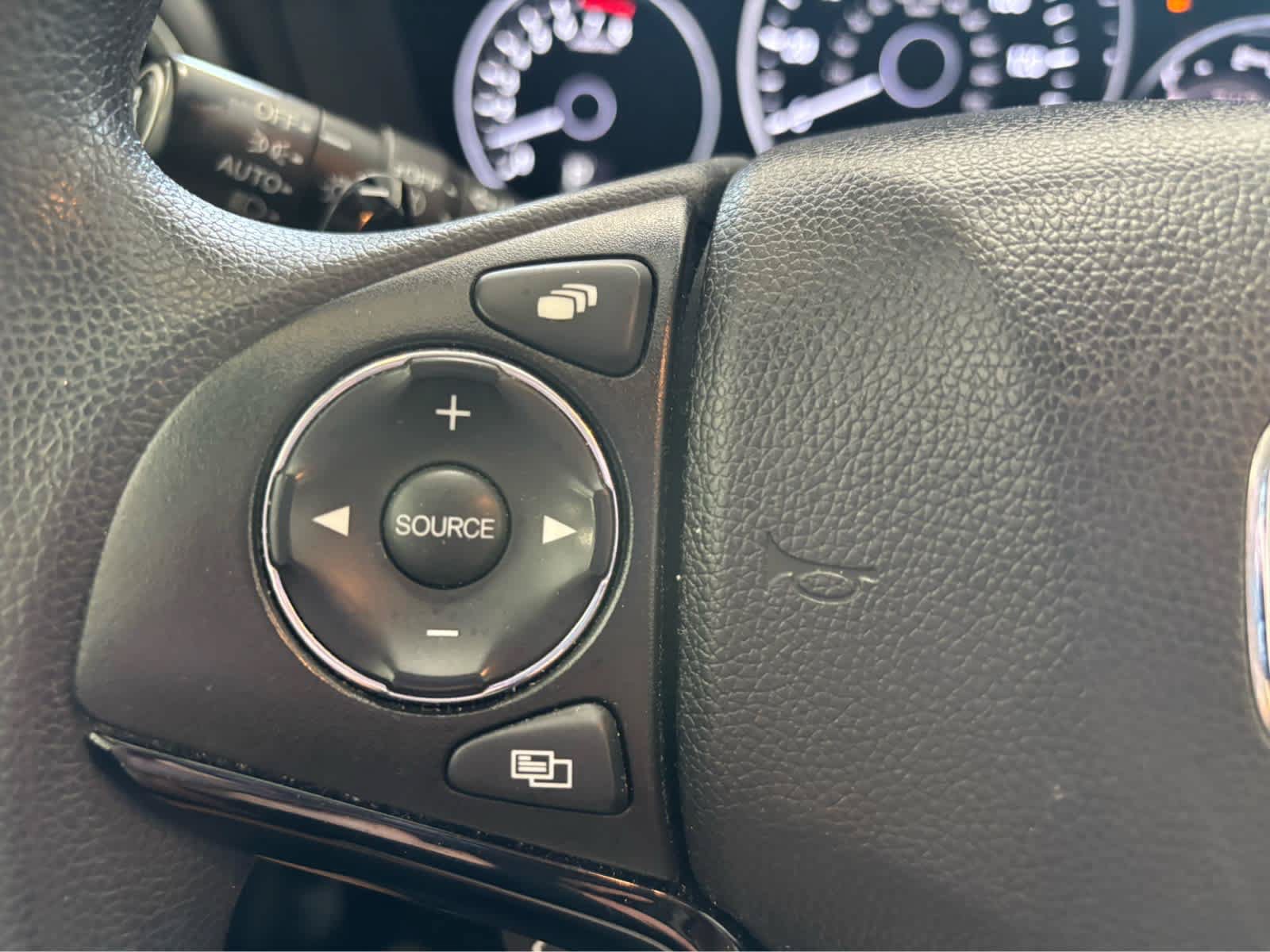 Used 2018 Honda HR-V EX image 16
