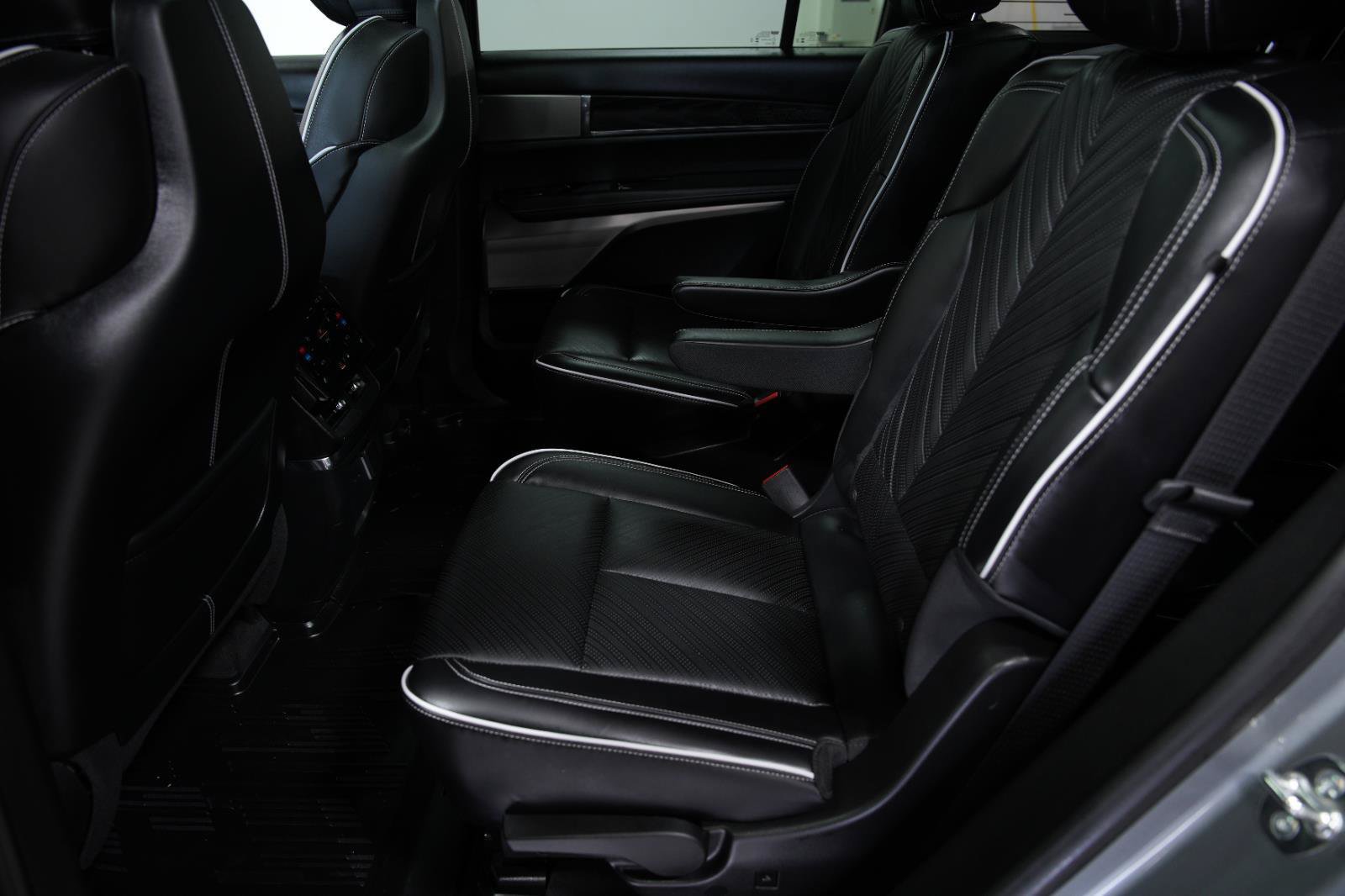 Used 2026 Cadillac Vistiq Platinum w/ LPO, Floor Liner Package AWD/4WD image 42