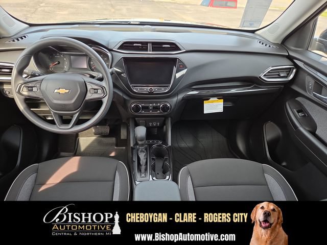 Used 2023 Chevrolet TrailBlazer LT w/ Convenience Package AWD/4WD image 3